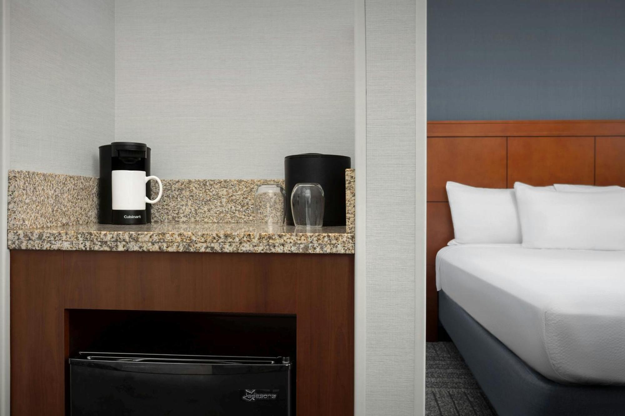 Courtyard By Marriott Salisbury Hotel Ngoại thất bức ảnh