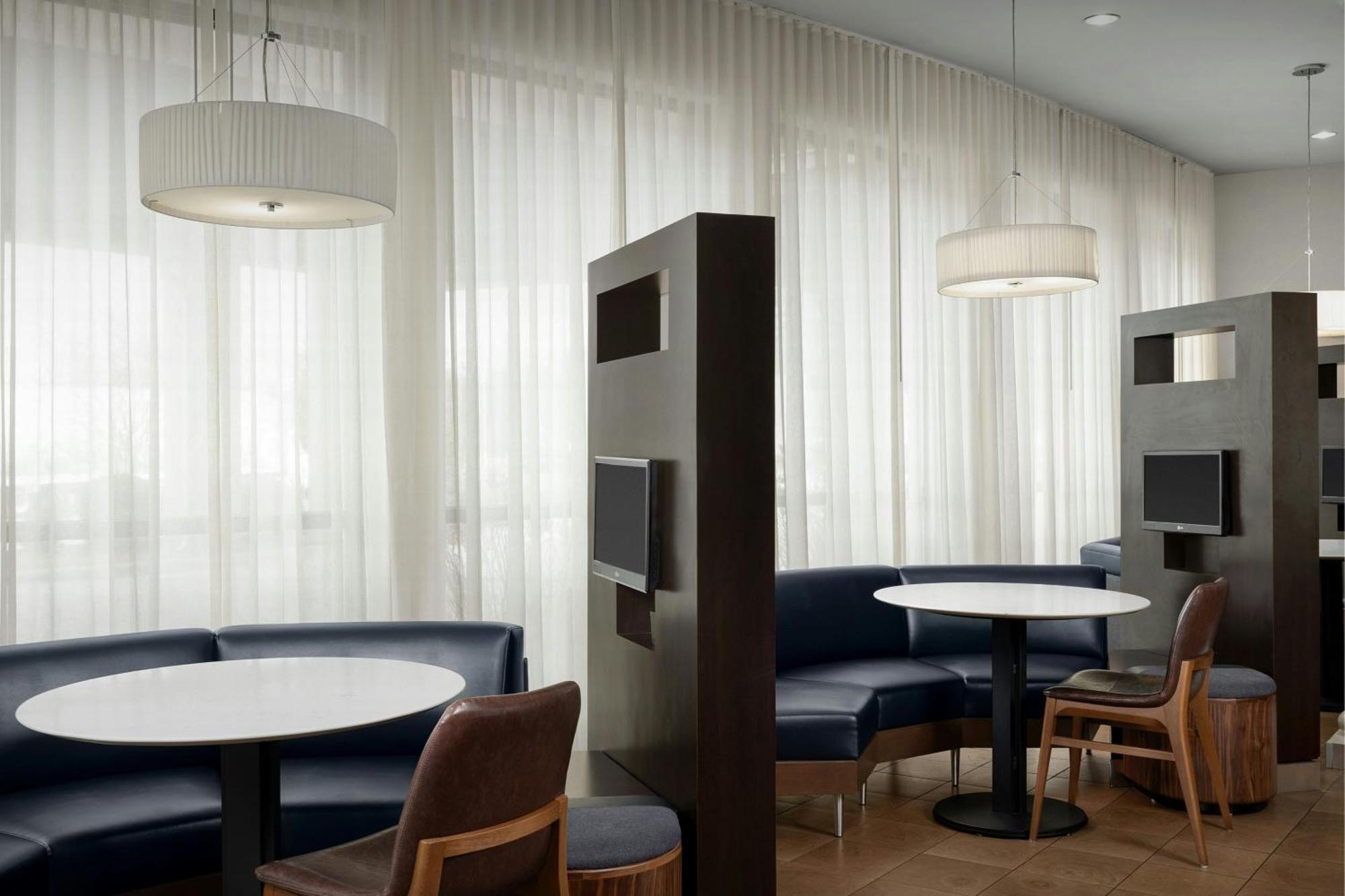 Courtyard By Marriott Salisbury Hotel Ngoại thất bức ảnh