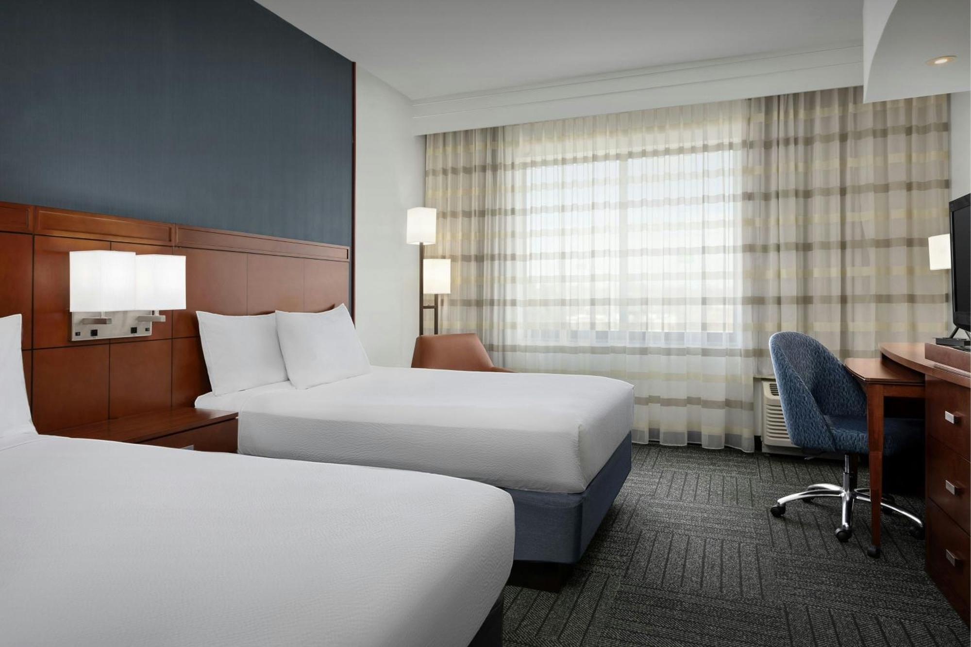 Courtyard By Marriott Salisbury Hotel Ngoại thất bức ảnh
