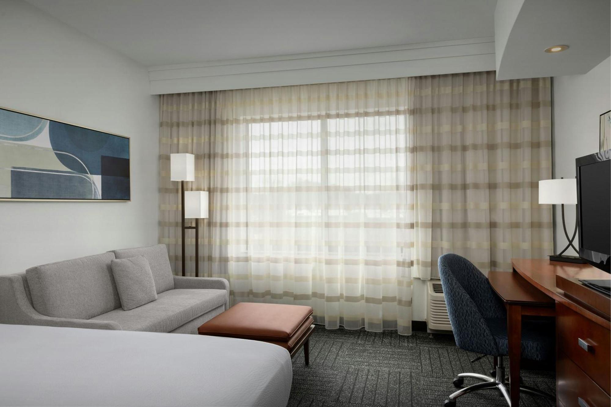 Courtyard By Marriott Salisbury Hotel Ngoại thất bức ảnh